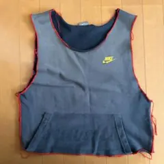Nike リメイクタンクトップ グレー 赤い縁取り
