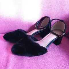 超美品　黒ファー素材 ポインテッドトゥ ハイヒール