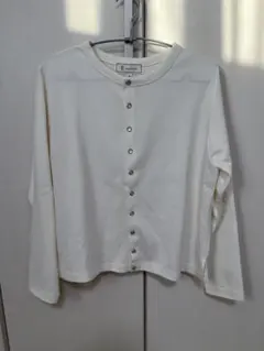ホワイト ボタン付き 長袖 トップス