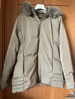 本物 MONCLERファー付きベージュダウンジャケット ３