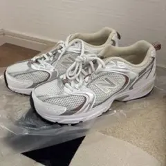 美品・New Balance MR530SGA 23cm