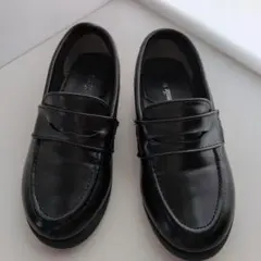 黒いローファータイプフォーマルシューズ