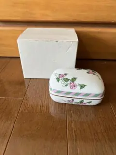 【ホロハーザ】新品未使用 花柄 陶器製 アクセサリーケース ハンガリー