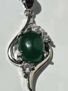 エレガント✨ダークグリーン翡翠のネックレス