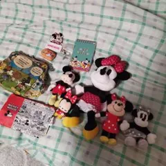 ミッキーマウス 1３点セット（ミニーマウス 貯金箱＋ショルダーバッグ ）