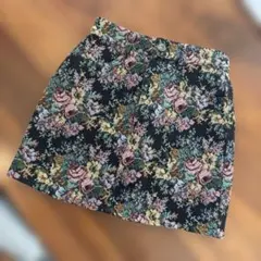 SPINNS 花柄スカート　サイズFのサムネイル