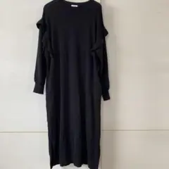 黒いフリル付き長袖ニットワンピース ネイビー