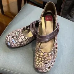 Item thumbnail for item 75fcdc9e-f4a8-4ac1-94e4-f0eeb1615774