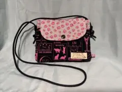 ブラックとピンクの猫と英字のスマフォポシェットショルダーハンドメイド