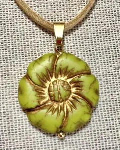 フラワー ペンダント ネックレス 花 ガラスビーズ ハンドメイド ライトグリーン