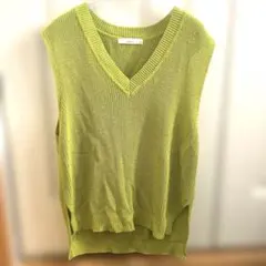 グリーンニットベスト