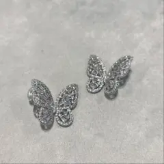 イヤリング　蝶モチーフ