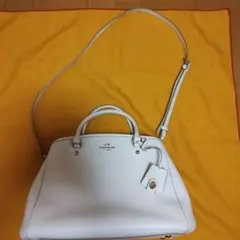 COACH ショルダーバッグ ホワイト ゴールド金具 - メルカリ