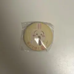 ちいかわ もぐもぐ本舗 川越 菓子屋横丁の思い出マット缶バッジ うさぎ