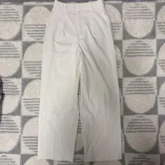 ホワイト ワイドパンツ バックポケット付き　ユニクロ