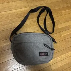 EASTPAK グレー ショルダーバッグのサムネイル
