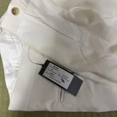 ホワイト プリーツ入り カジュアルパンツ