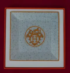 ✧新品✧HERMES モザイク ヴァンキャトル スクエアプレートのサムネイル