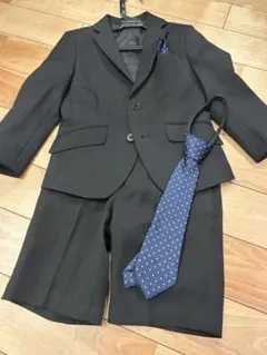 黒のフォーマルスーツ 110cm ネクタイ付き