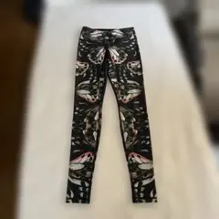 極美品✨AUMNIE アムニー ヨガレギンス Sサイズ バタフライ柄のサムネイル