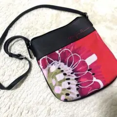 Desigual.デシグアル　ショルダーバッグ　desigual 花柄　赤