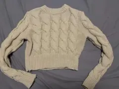 クリーム色 ケーブル編み クロップドセーター