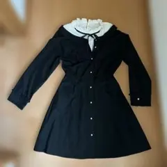 黒いフリル襟の長袖ワンピース　ピンクラテ　165