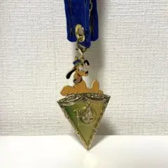【匿名配送】 上海ディズニー 10周年 フラッグチャーム プルート
