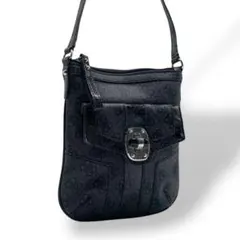 GUESS ゲス ショルダーバッグ サコッシュ 総柄 斜め掛け 肩掛け ブラック