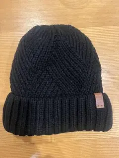黒いニット帽 ケーブル編み