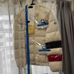 MONCLER ホワイト ダウンジャケット フード付き　ジャンク品？