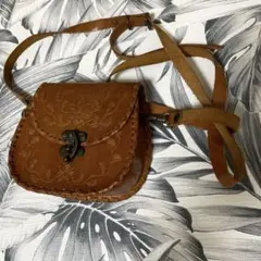 レザー刺繍ショルダーバッグ