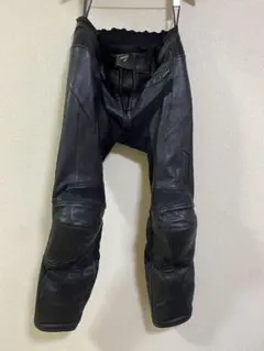 RSタイチ アローレザーパンツ EU52 - メルカリ