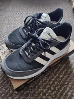 adidas ブラック/ホワイト スニーカー