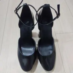 H＆M　黒のアンクルストラップヒール 約13cm