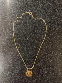 金色メダル型ペンダントネックレス