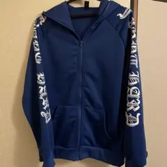 青色フード付きウォームアップウェア