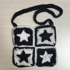編み物　かぎ編み　グラニースクエア　バッグ　星　白　黒