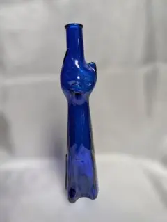 猫の形の青いガラス瓶