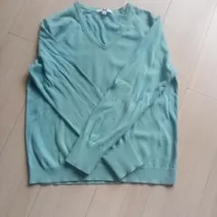 ユニクロ ミントグリーン Vネック長袖セーター