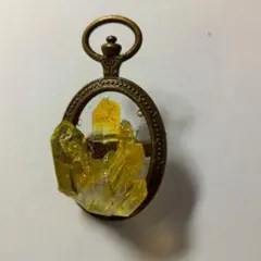 黄色の鉱石レジン ブローチスチームパンク風