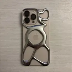 【希少/トレンド】iPhoneケースメタリック シルバー 流線型16proMax