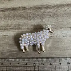羊　ブローチ