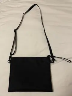 無印良品 ポーチとしても使える撥水サコッシュ 黒　仕切りあり