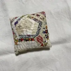 ハンドメイド　リバティと綿布ピンクッション　キルティング