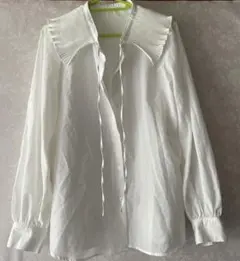 白シャツ　長袖　襟フリル