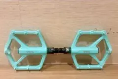 【Bianchiに最適！】チェレステ色のフラットペダル新品のサムネイル