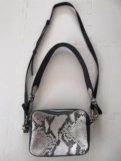 IACUCCI イアクッチ　ショルダーバッグのサムネイル
