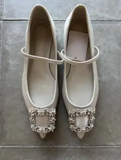 新品・箱付き / Mila Owen / ビジュー付き ポインテッドパンプスのサムネイル