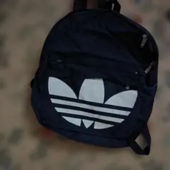 adidas 黒ー リュック・バックパック軽量です。